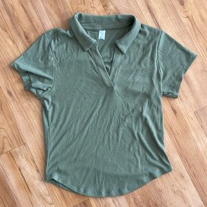 Old navy ultra lite cropped polo, green size medium tall